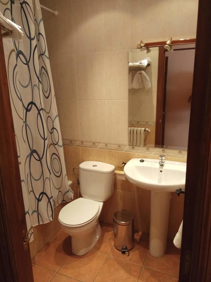 Hostal Restaurante Raton Paredes de Nava Kültér fotó